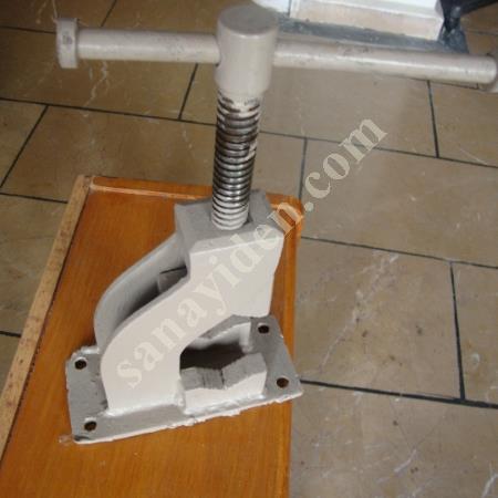 MENGENE BORULAR DİŞ ACILIR KESİLİR PARCAYI SABİT TUTAR, Diğer