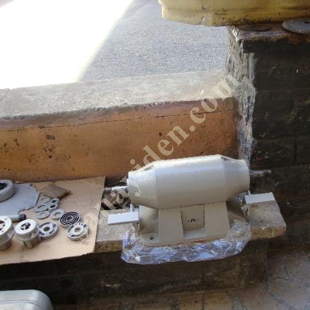 TAŞ MOTORU 4FAZ SANAYI ELETİRK LE CALIŞIR YENİ TEMİZ METAL MALZEMELERİ TAŞLAMA, Makina