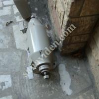 TAŞ MOTORU 4FAZ SANAYI ELETİRK LE CALIŞIR YENİ TEMİZ METAL MALZEMELERİ TAŞLAMA, Makina