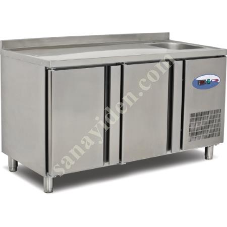 COUNT TYPE REFRIGERATORS WITH FRUIT, Industrial Kitchen