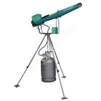 BIRD AND WILDLIFE FEEDING MACHINE WITH ELECTRONIC TRIPOD,