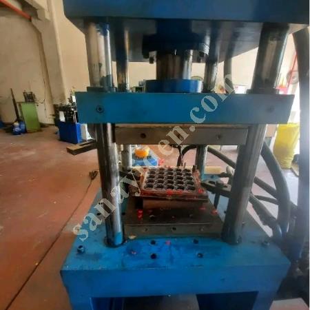 60 TONLUK PRES MAKINESINE KAUÇUK DA KULLANILDI REVIZYONLU, Metal