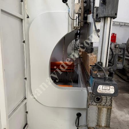 ERMAKSAN MARKA 3 METRE 135 TON 4 EKSEN CNC HİDROLİK ABKANT PRES, Makina