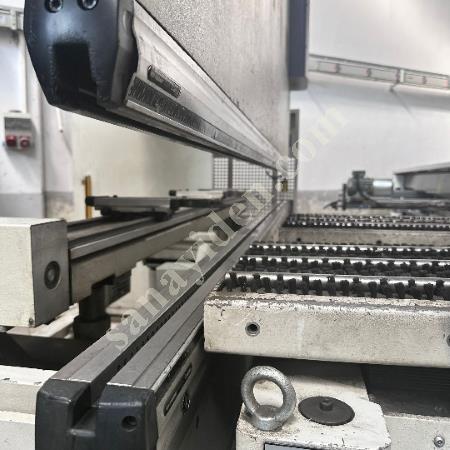 MVD MARKA 3 X120 TON 8 EKSEN CNC HİDROLİK ABKANT PRES, Abkant Pres