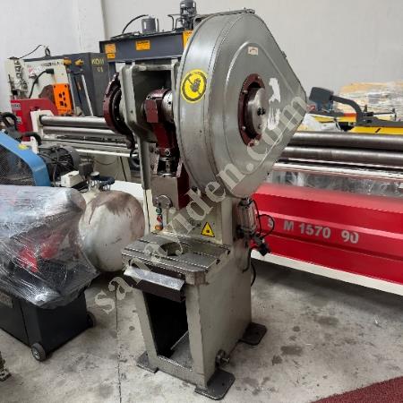 AKSÜT MARKA 15 TON ÇELİK GÖVDE EKSANTRİK PRES, Makina
