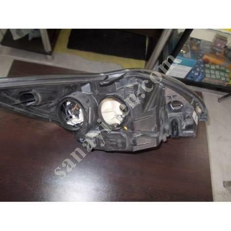 FORD FOCUS LEFT HEADLIGHT BETWEEN 2008 2011, Spare Parts And Accessories Auto Industry