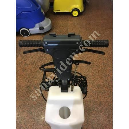 ITALIAN CARPET WASHING AND FLOOR POLISHING MACHINE, Carpet And Seat Washing Machines